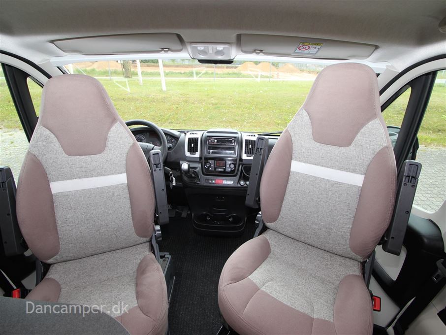 Carthago van 640 LE Chaming Charming