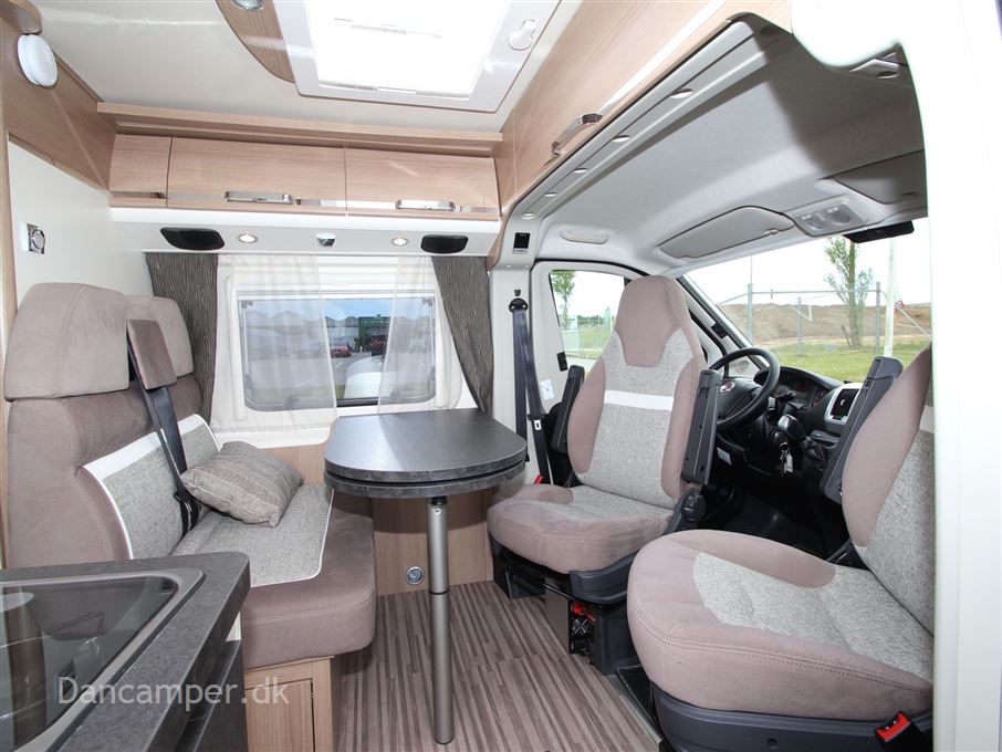 Carthago van 640 LE Chaming Charming