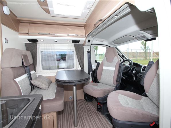 Carthago van 640 LE Chaming Charming