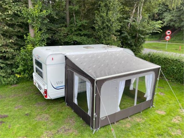 Zip Posemarkise Sunny 400 cm. inkl. komplet telt og gardiner fra FMT