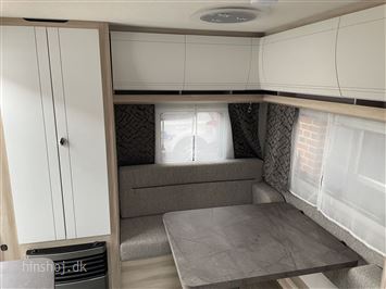 Hobby De Luxe 440 SF