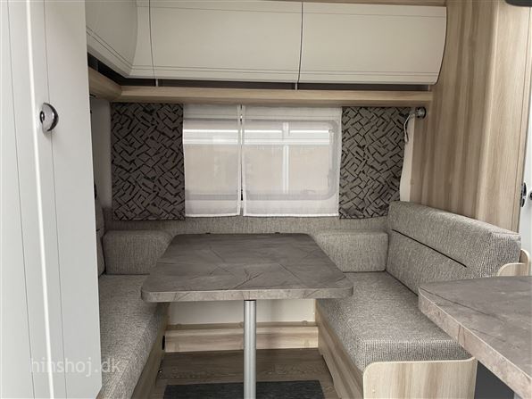 Hobby De Luxe 440 SF