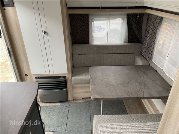 Hobby De Luxe 440 SF
