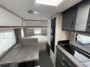 Hobby De Luxe 490 KMF