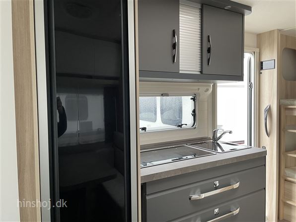 Hobby De Luxe 490 KMF