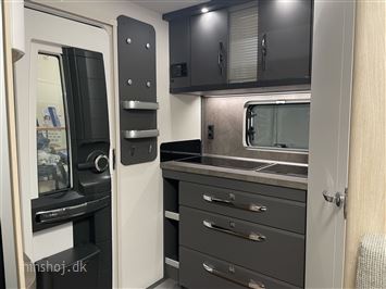 Hobby De Luxe 460 SFf