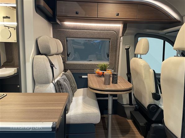 Eriba Car 600 Deep Ocean Blue Aut
