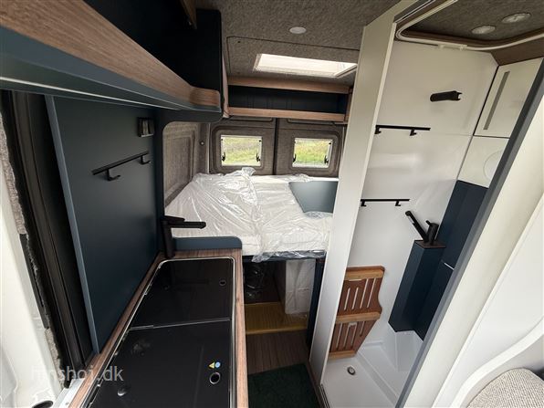 Eriba Car 600 Deep Ocean Blue Aut