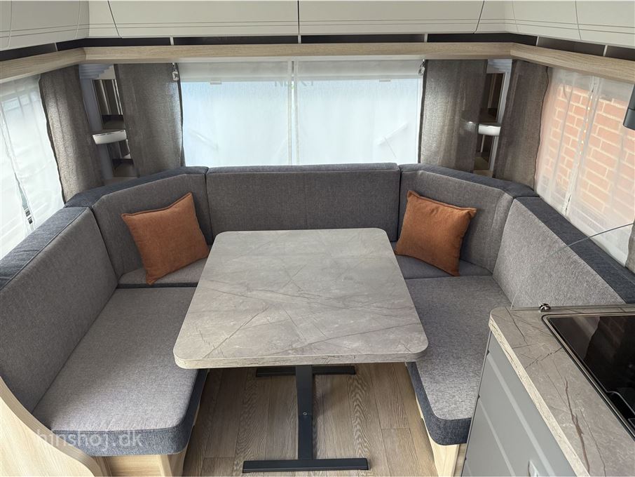 Hobby De Luxe 460 UFe DK Line