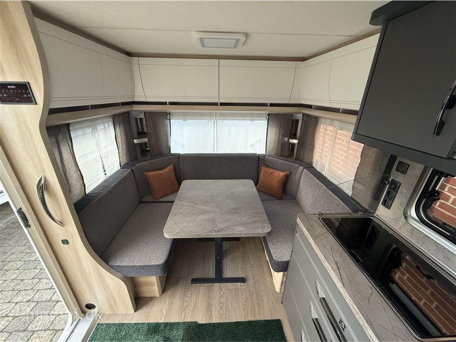Hobby De Luxe 460 UFe DK Line