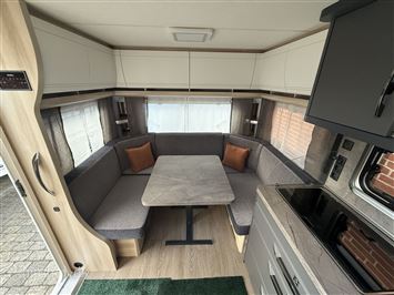 Hobby De Luxe 460 UFe DK Line