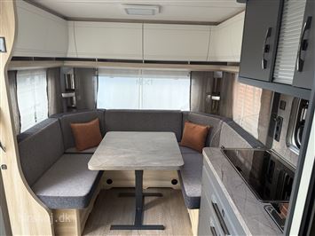 Hobby De Luxe 460 UFe DK Line