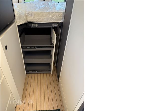 Hobby Prestige VAN 640 ET First Edition