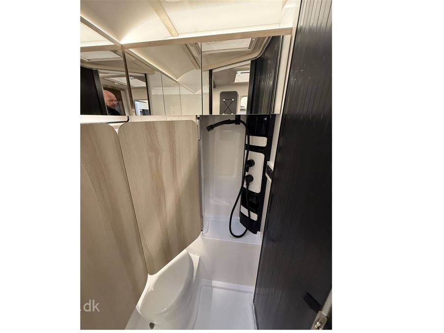 Hobby De Luxe 460 SL DK line