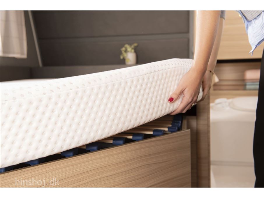 Dethleffs Camper 470 FR Summer Edition