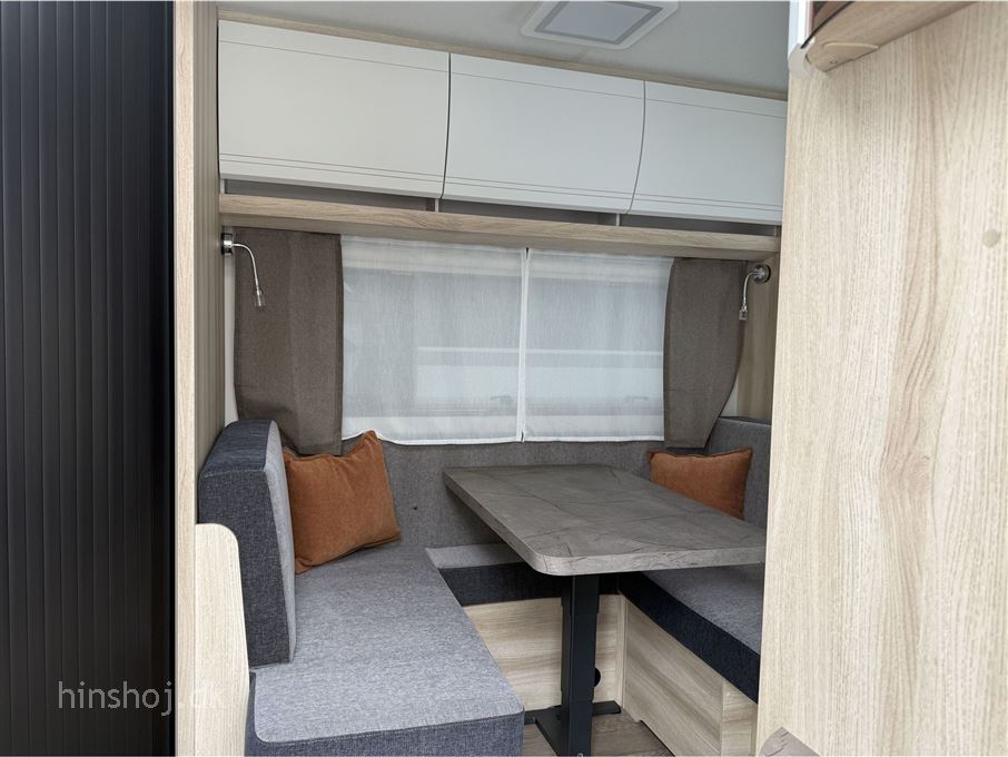 Hobby De Luxe 460 SFf