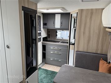 Hobby De Luxe 460 SFf DK Line