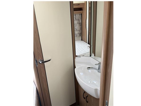 Hobby De Luxe 400 SFE