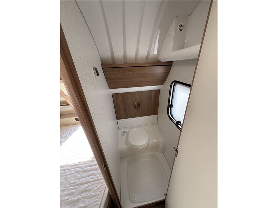 Hobby De Luxe 400 SFE
