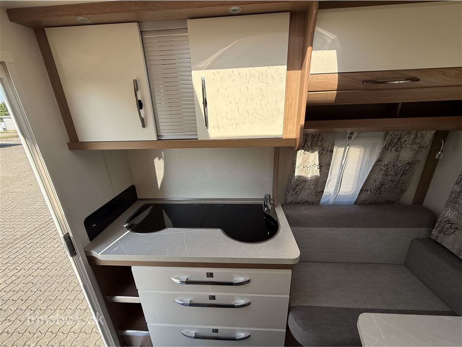 Hobby De Luxe 400 SFE