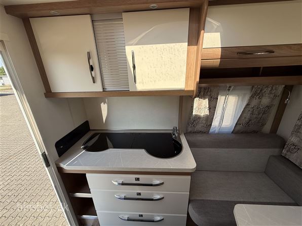 Hobby De Luxe 400 SFE