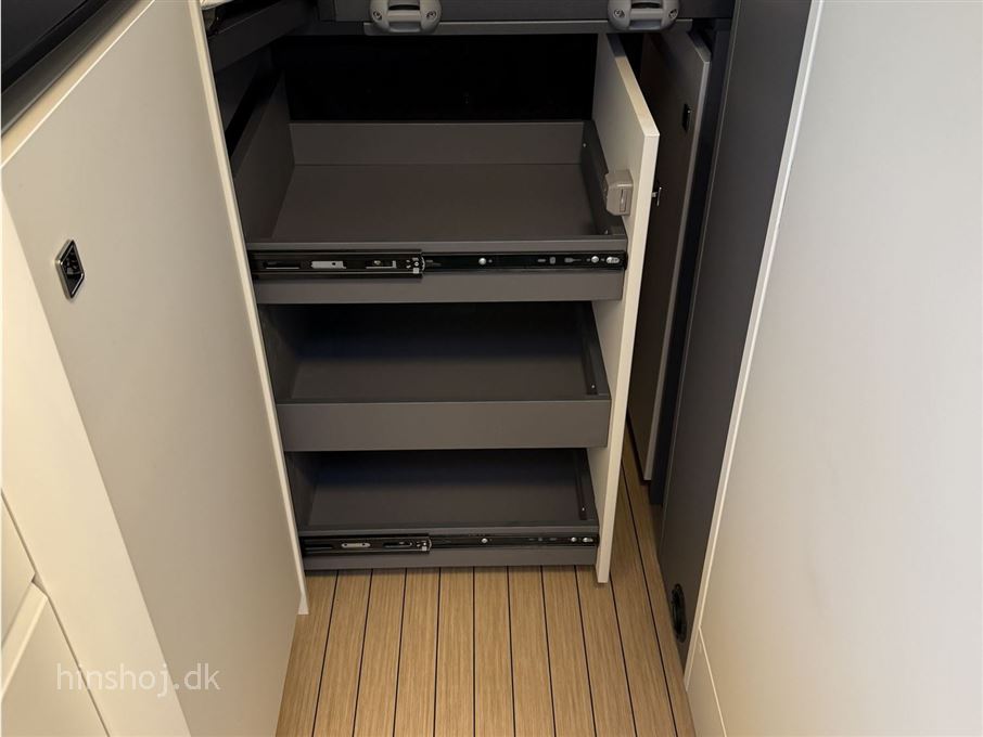 Hobby Prestige VAN 640 ET First Edition