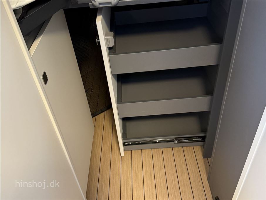 Hobby Prestige VAN 640 ET First Edition