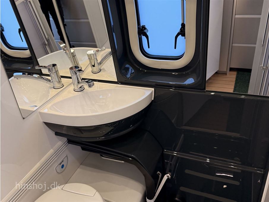 Hobby Prestige VAN 640 ET First Edition