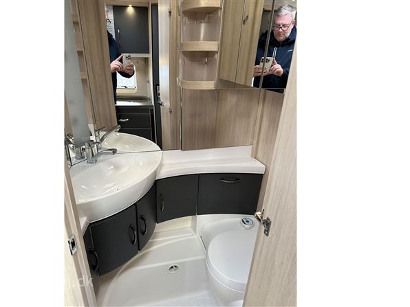 Hobby De Luxe Edition 495 UL
