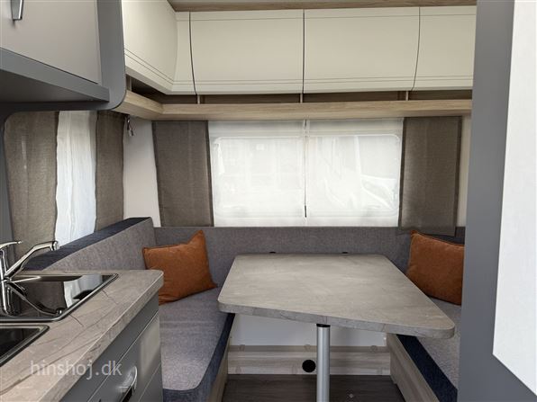 Hobby De Luxe 400 SFE