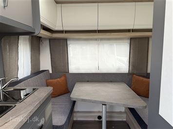 Hobby De Luxe 400 SFE