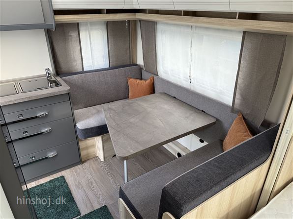 Hobby De Luxe 400 SFE