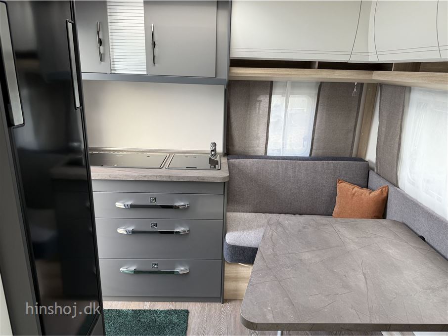 Hobby De Luxe 400 SFE
