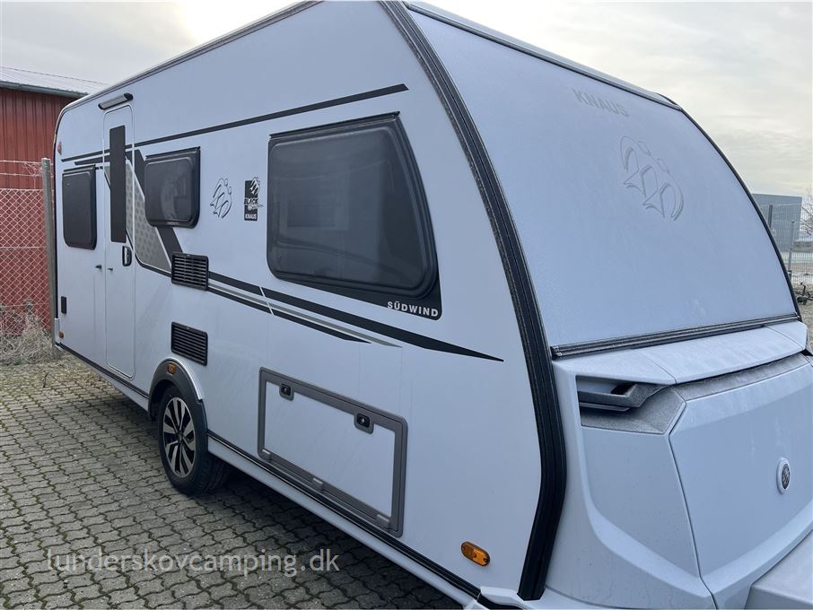 Knaus Südwind Black Selection 460 EU