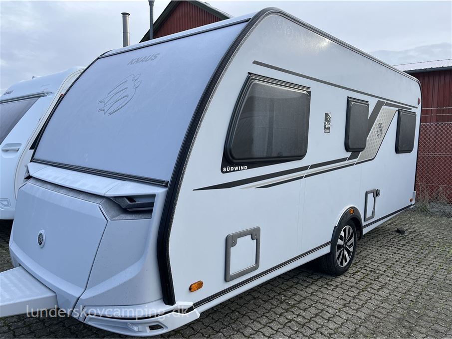 Knaus Südwind Black Selection 460 EU