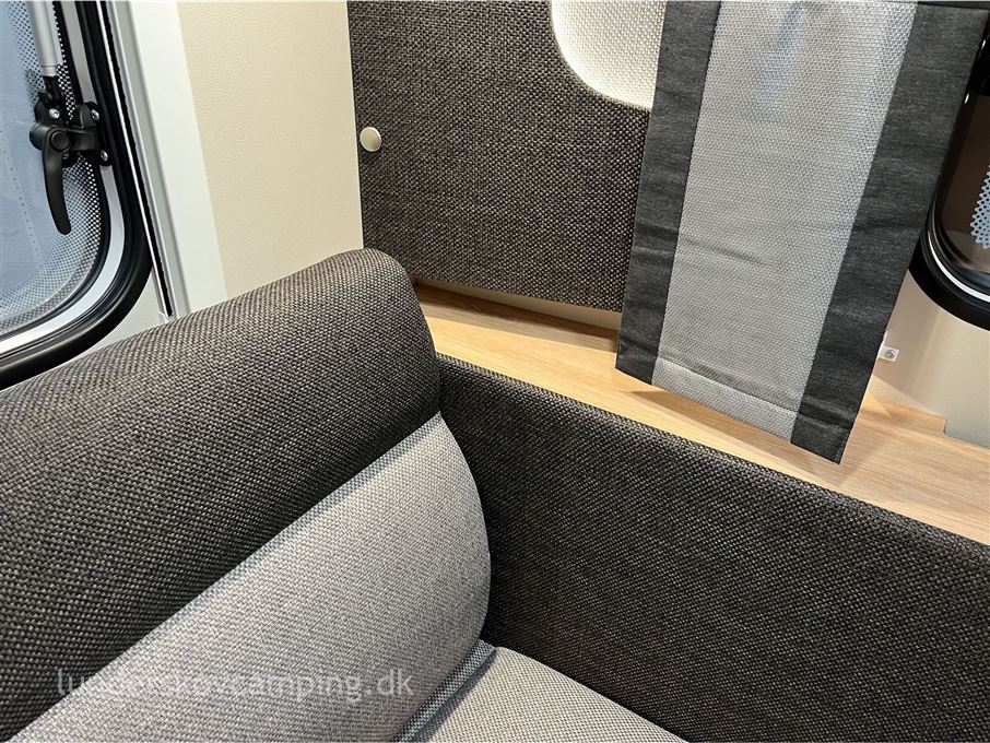 Knaus Südwind Black Selection 460 EU