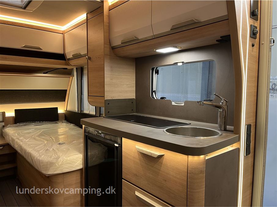 Knaus Südwind Black Selection 460 EU