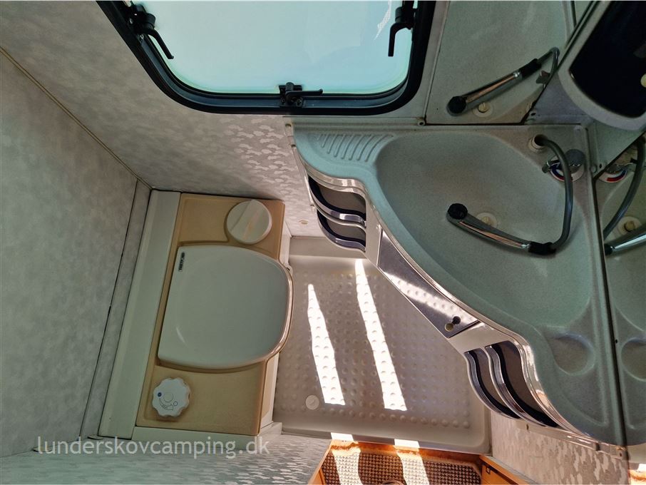 Adria Unica B Exclusive 462