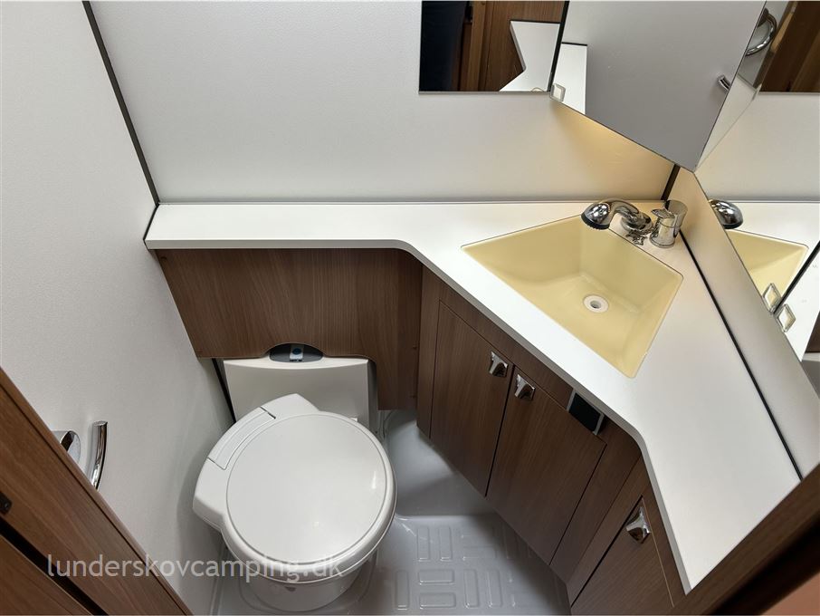 Kabe Smaragd GLE 230 Cm