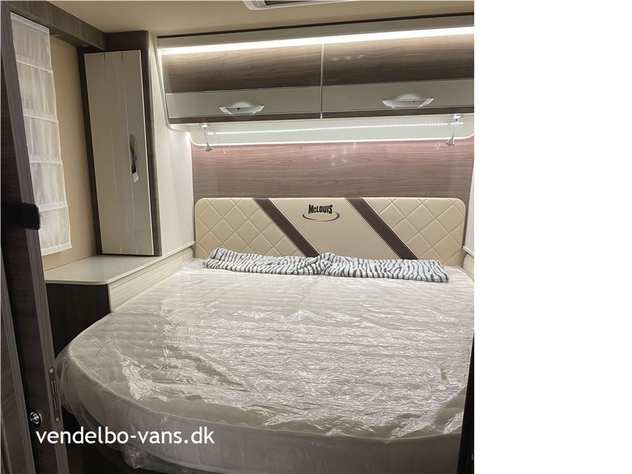 McLouis Nevis 879 G