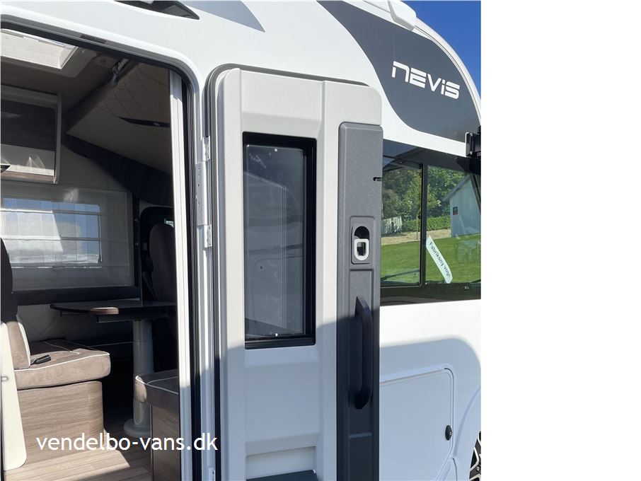 McLouis Nevis 873