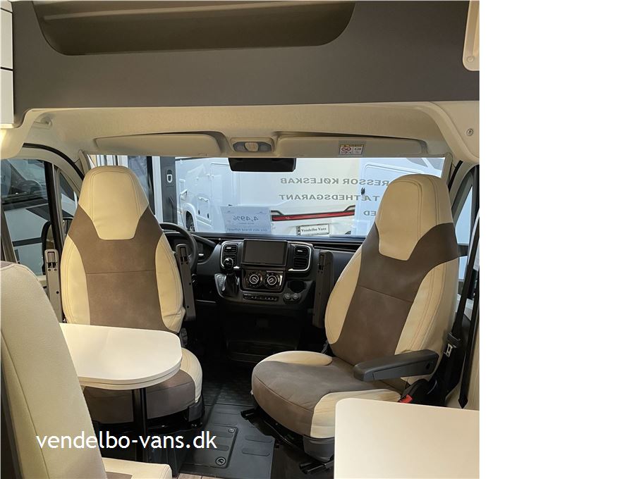 McLouis Menfys Van 1 Next