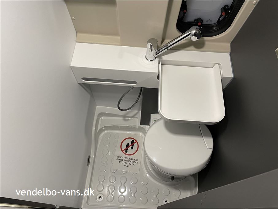 McLouis Menfys Van 1 Next