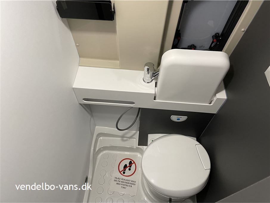 McLouis Menfys Van 1 Next