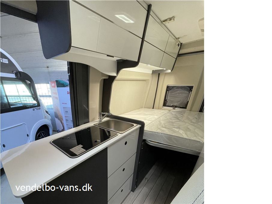 McLouis Menfys Van 1 Next