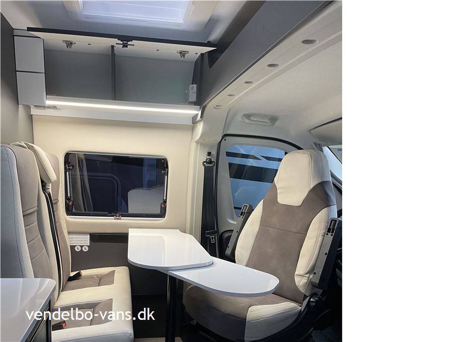 McLouis Menfys Van 1 Next