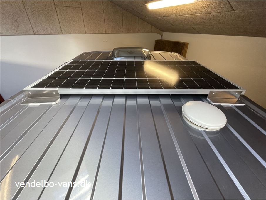 McLouis Menfys Van 1 Next