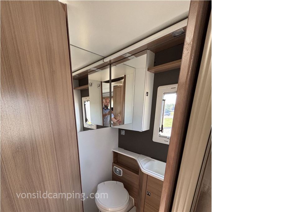 Adria Coral AXESS 670 SL