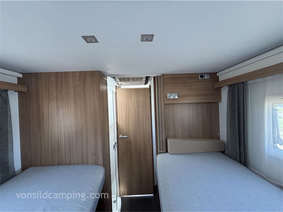 Adria Coral AXESS 670 SL
