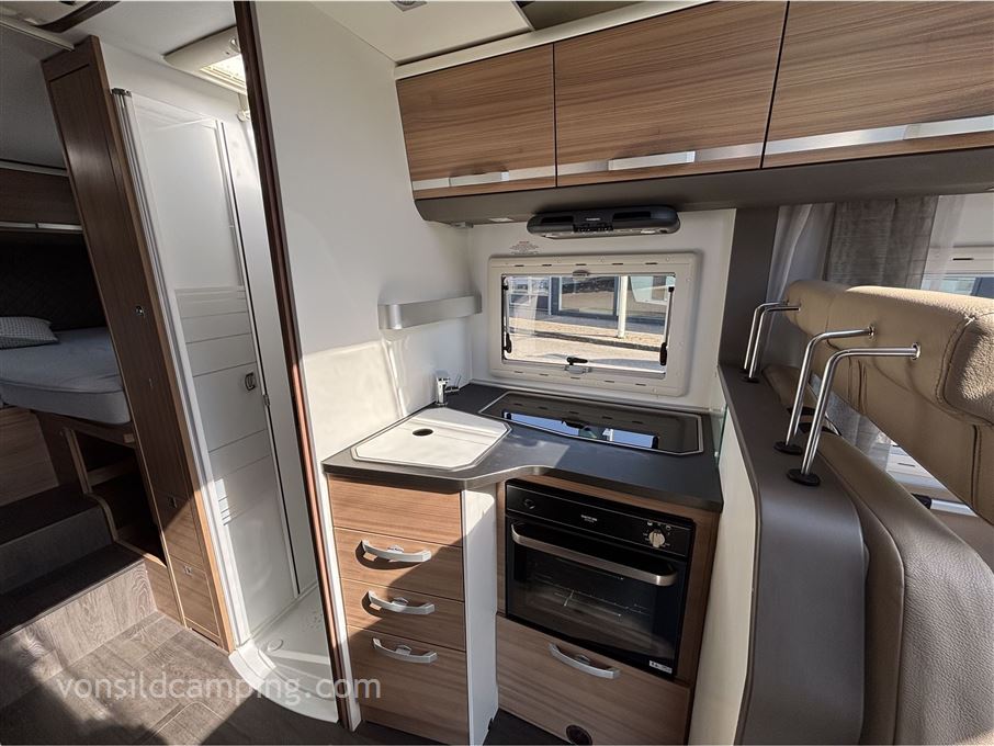 Adria Coral AXESS 670 SL